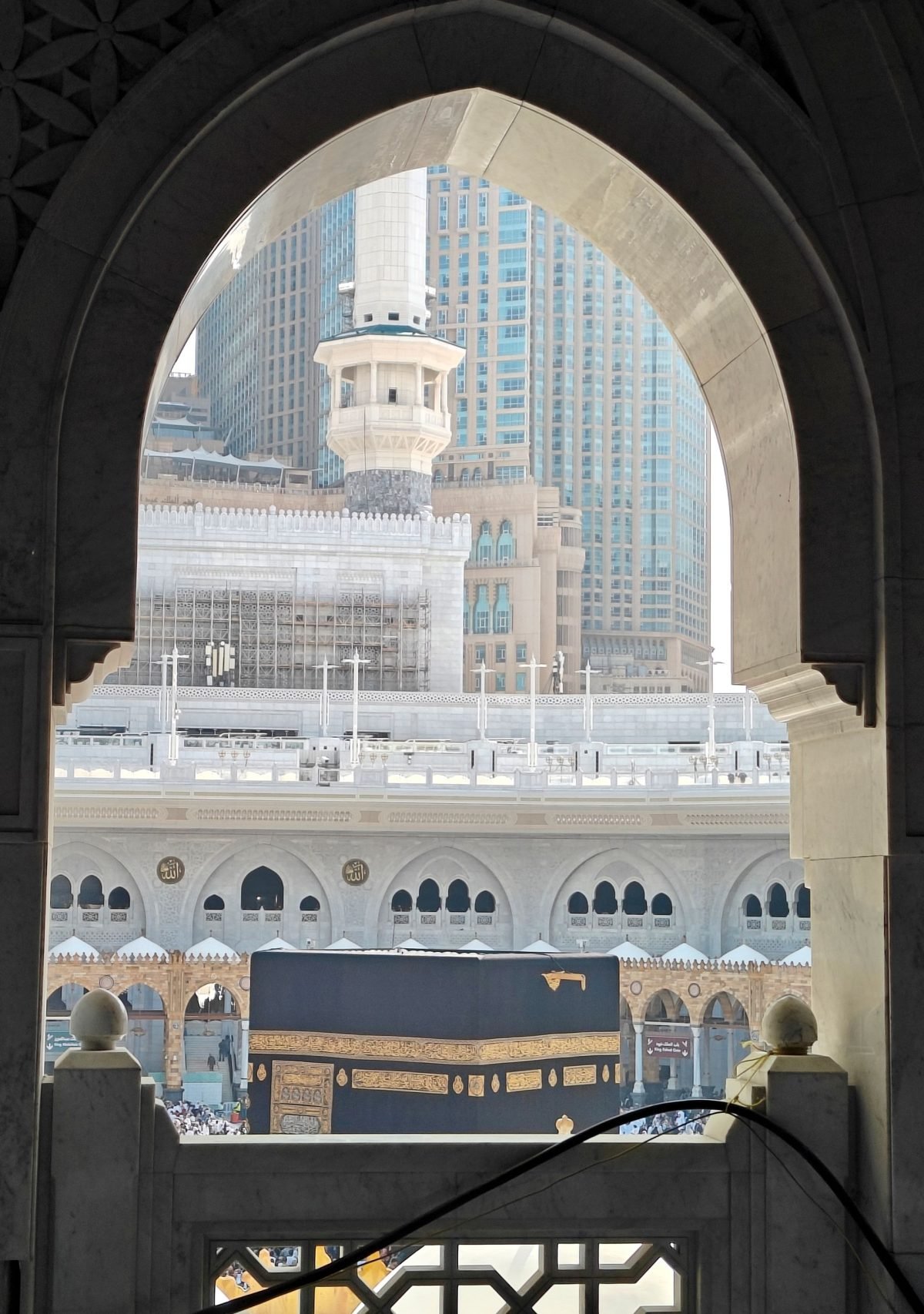 المعتمرون في الحرمين