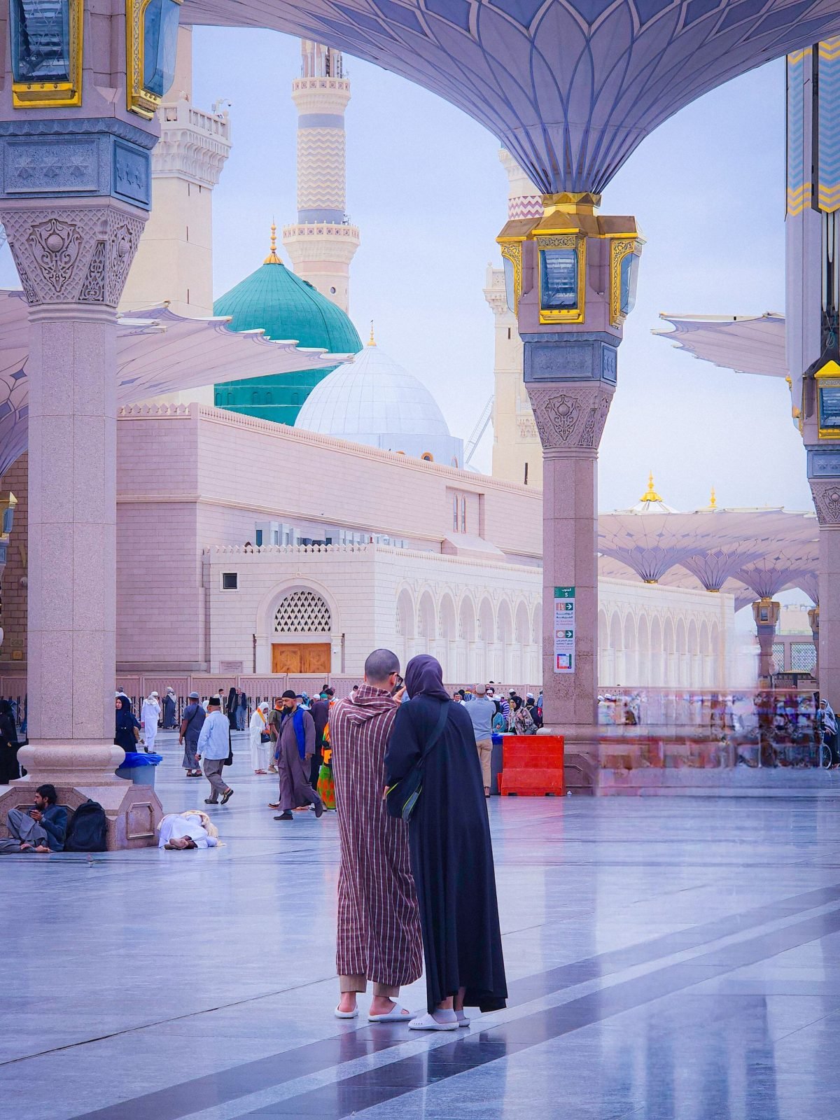 المعتمرون في الحرمين
