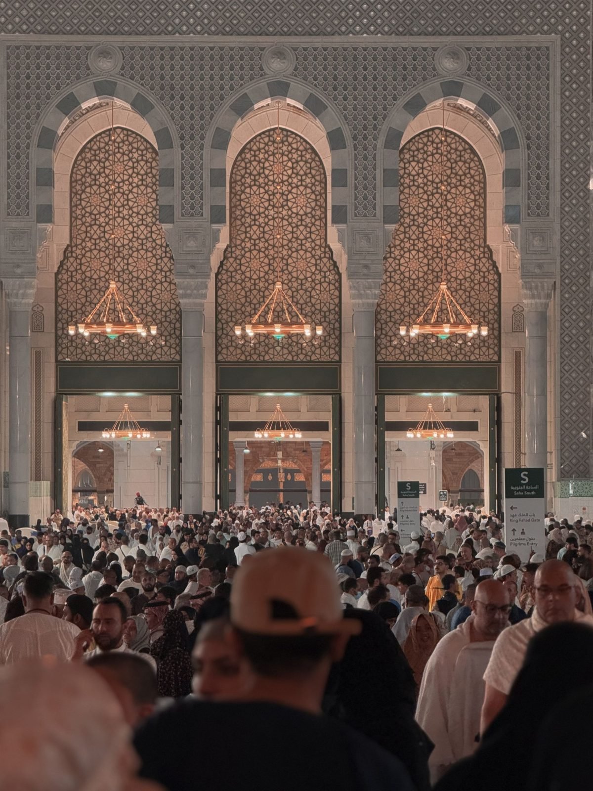 المعتمرون في الحرمين